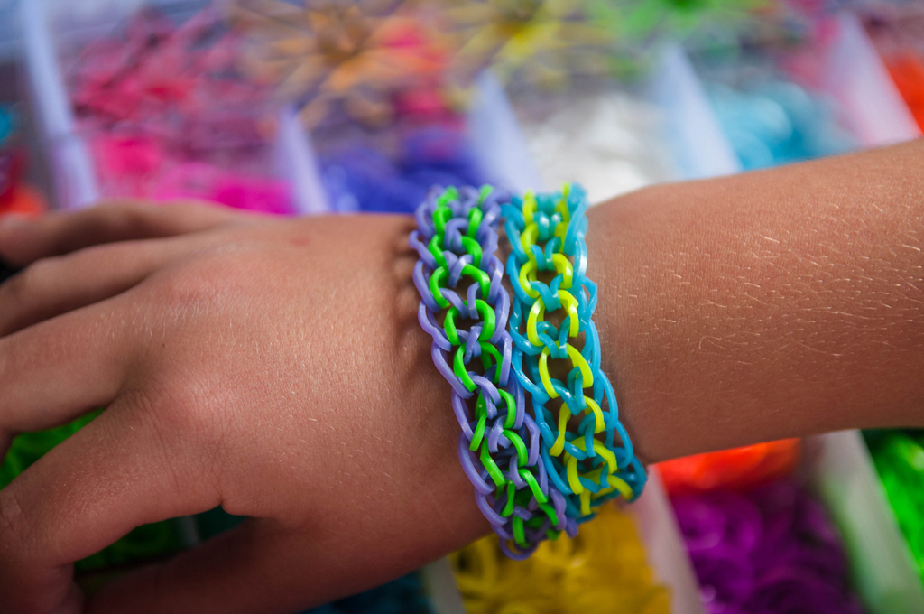 loom-bands-the-new-toy-craze-weaving-around-the-globe-enca